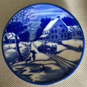 3/$15💐Small Winter Scene Plate